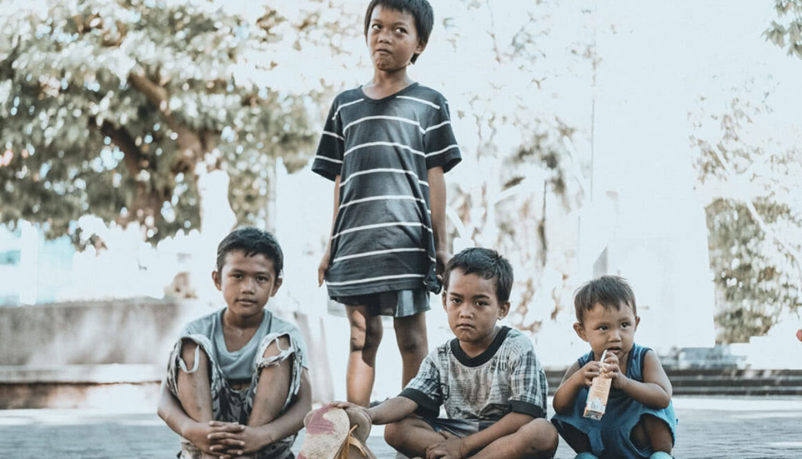 kids-on-street kids-on-street